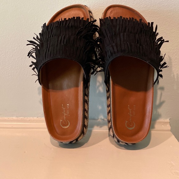 comfort Shoes - Black sandals. Like new only worn one time